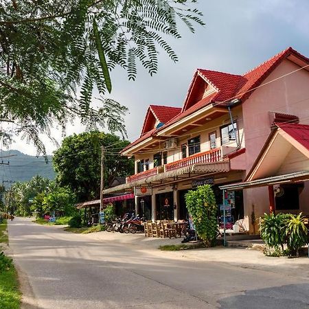 Baan Kai Hostel Baan Khai Exterior photo